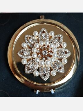 MONET Vintage Gold Tone Faux Pearl Clear Rhinestone Compact Mirror Original Box
